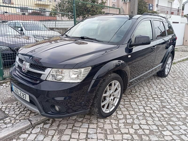 Azul Usado 2011 Fiat Freemont Urban SUV | € 12.900 - Imagem 1/4