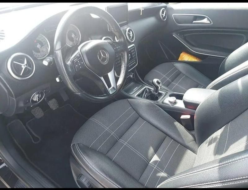 Usado Mercedes A180 Urban 109 HP (80 kW) 2014 Sedan