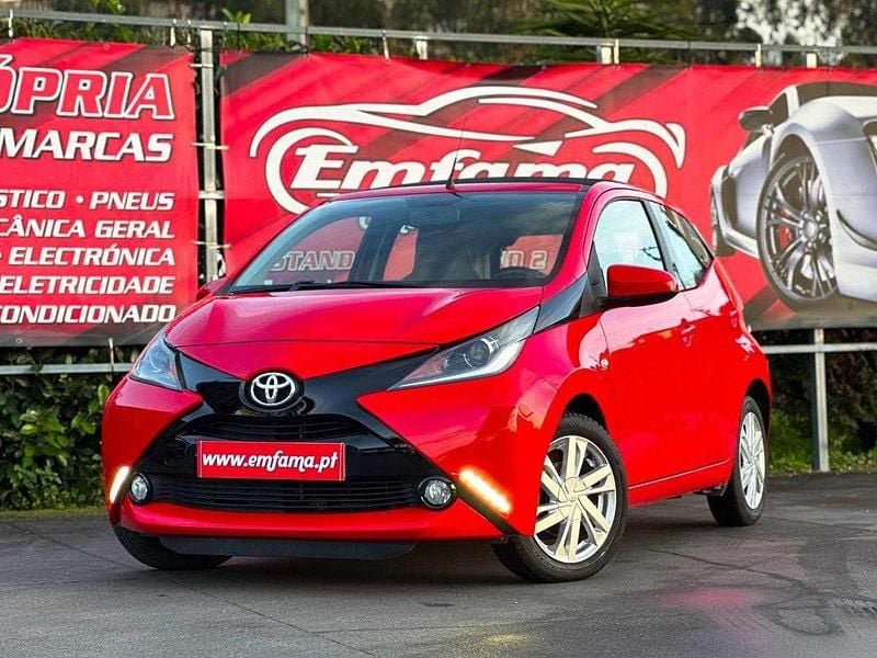 Usado Toyota Aygo X-cite 69 HP (50 kW) 2015 Vermelho Citadino