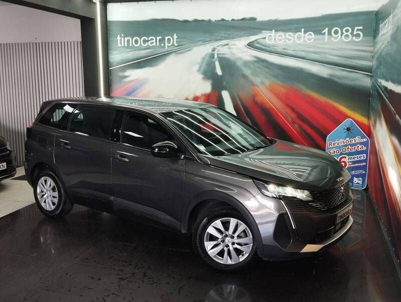 Cinzento Usado 2023 Peugeot 5008 Active Monovolume | € 28.499 (Bom preço) - Imagem 1/4