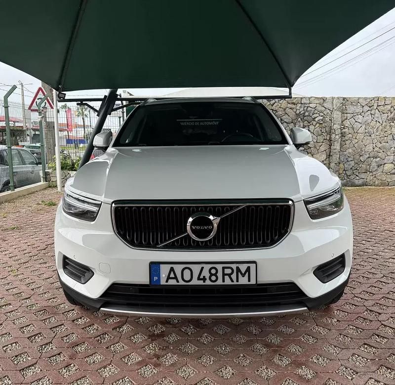 Usado Volvo XC40 Momentum 163 HP (119 kW) 2022 Branco SUV