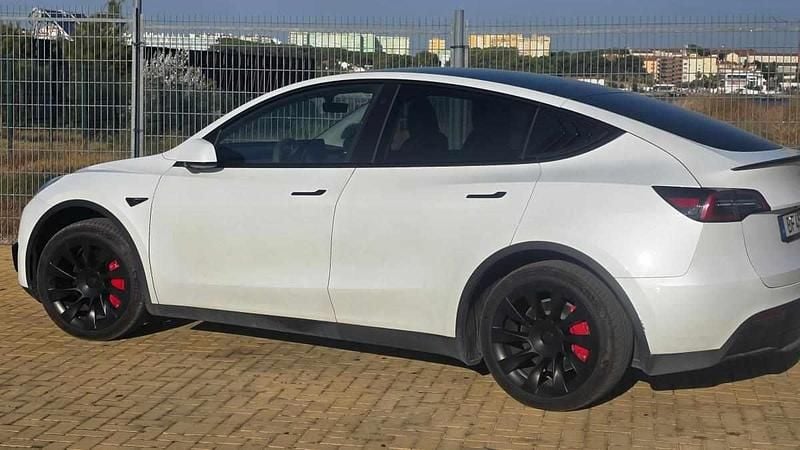 Branco Usado 2023 Tesla Model Y Standard Range SUV | € 34.899 - Imagem 1/4