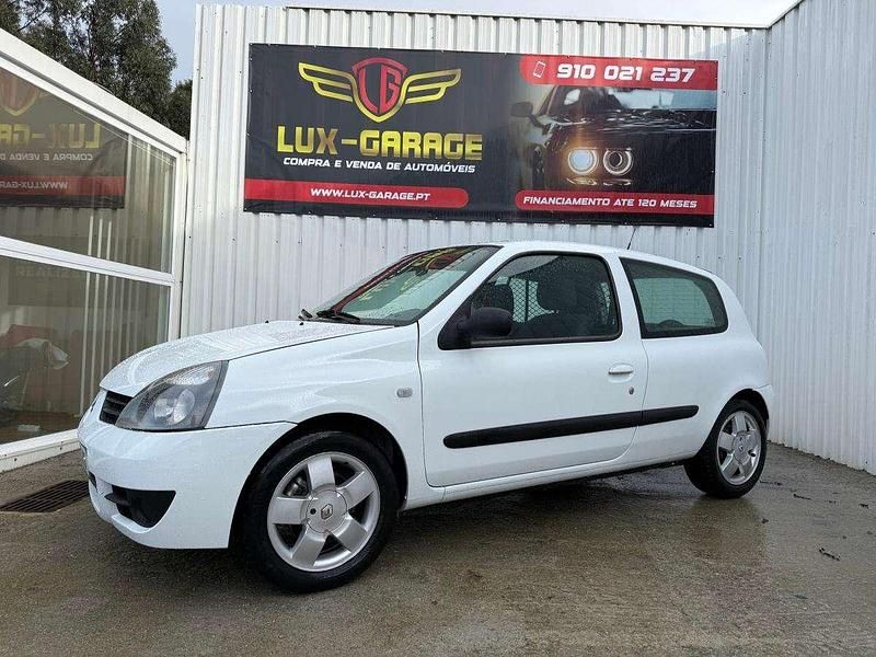 Branco Usado 2007 Renault Clio II | € 3.250 (Preço justo) - Imagem 1/4