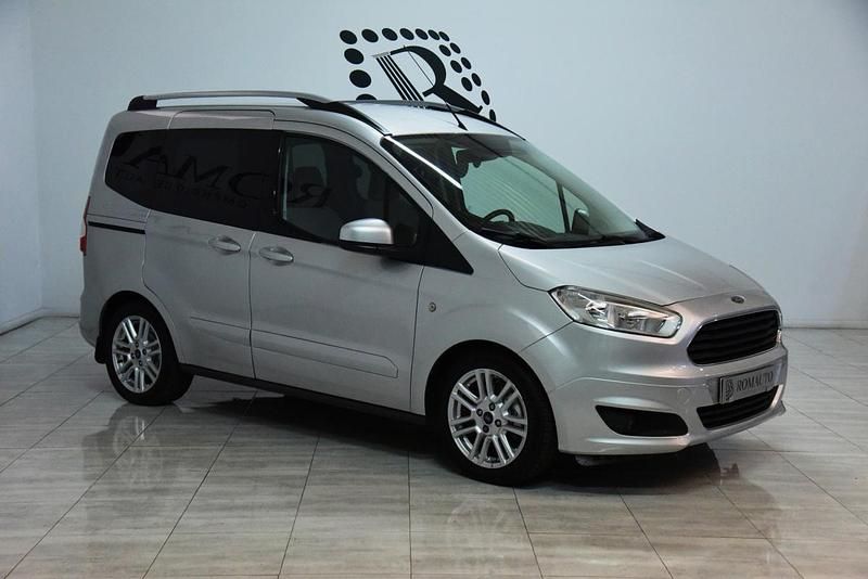 Usado Ford Tourneo Courier 100 HP (73 kW) 2016 Cinzento Monovolume