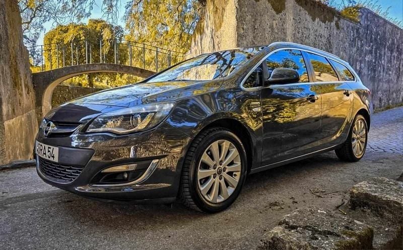 Cinzento Usado 2016 Opel Astra Carrinha | € 8.990 (Preço justo) - Imagem 1/4