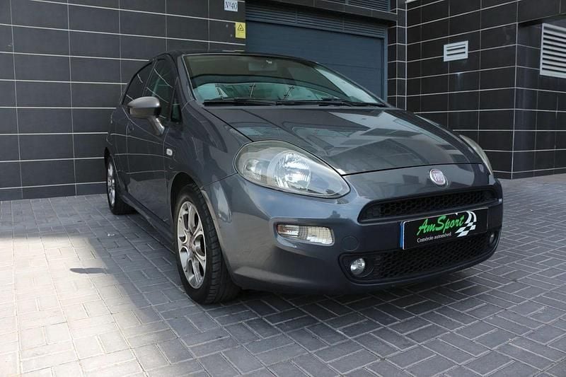 Usado Fiat Punto Urban 85 HP (62 kW) 2014 Cinza Citadino