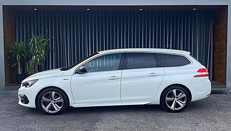 Usado Peugeot 308 SW 130 HP (95 kW) 2019 Branco Carrinha