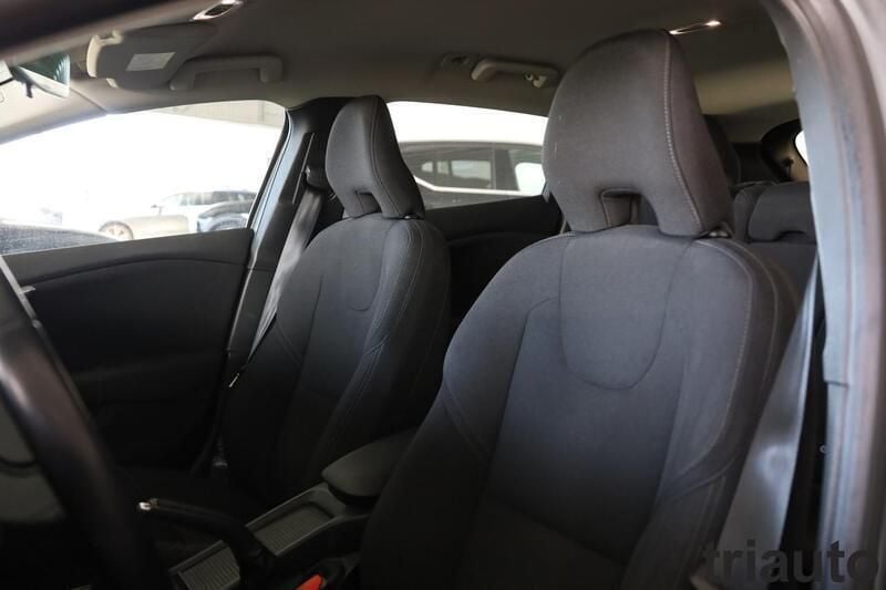 Usado Volvo V40 Kinetic 120 HP (88 kW) 2017 Preto Carrinha