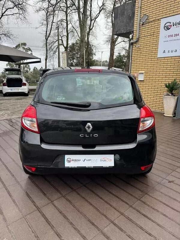Usado Renault Clio II Dynamique 68 HP (50 kW) 2010 Preto