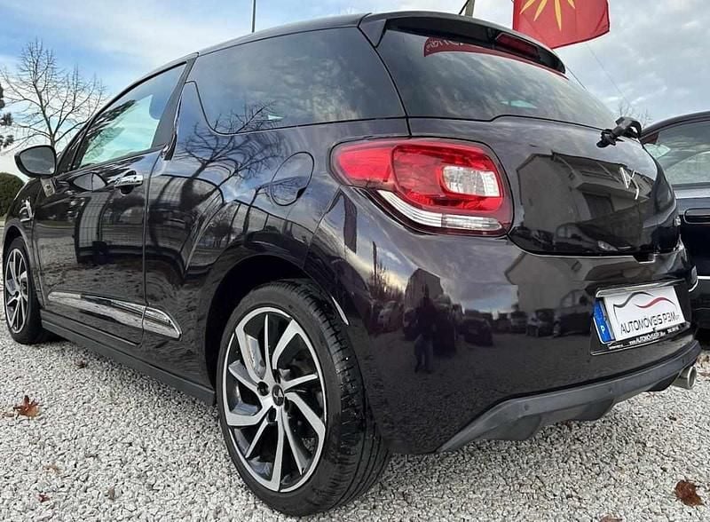 Usado DS Automobiles DS3 Be Chic 100 HP (73 kW) 2017 Bordeaux Coupé