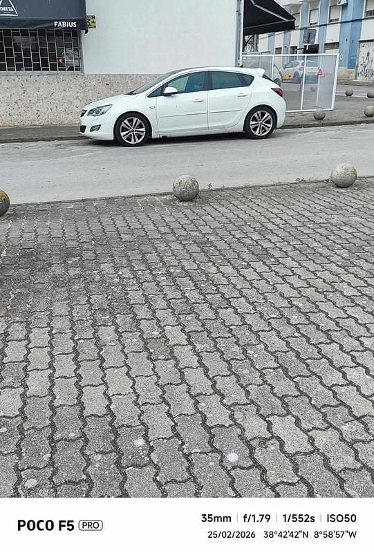 Usado Opel Astra 125 HP (91 kW) 2011 Branco Citadino