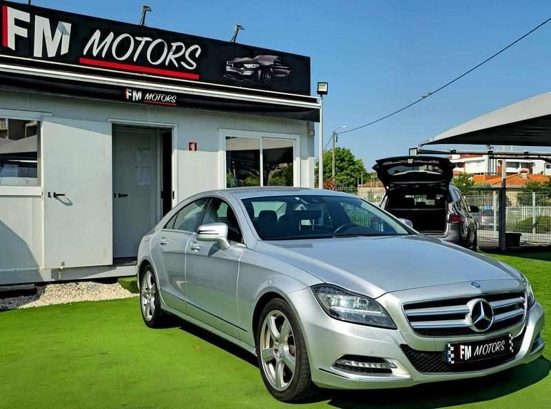 Cinzento Usado 2012 Mercedes CLS250 Sedan | € 22.990 - Imagem 1/4