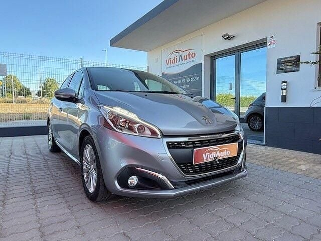 Cinza Usado 2019 Peugeot 208 Allure Citadino | € 12.500 (Preço justo) - Imagem 1/4