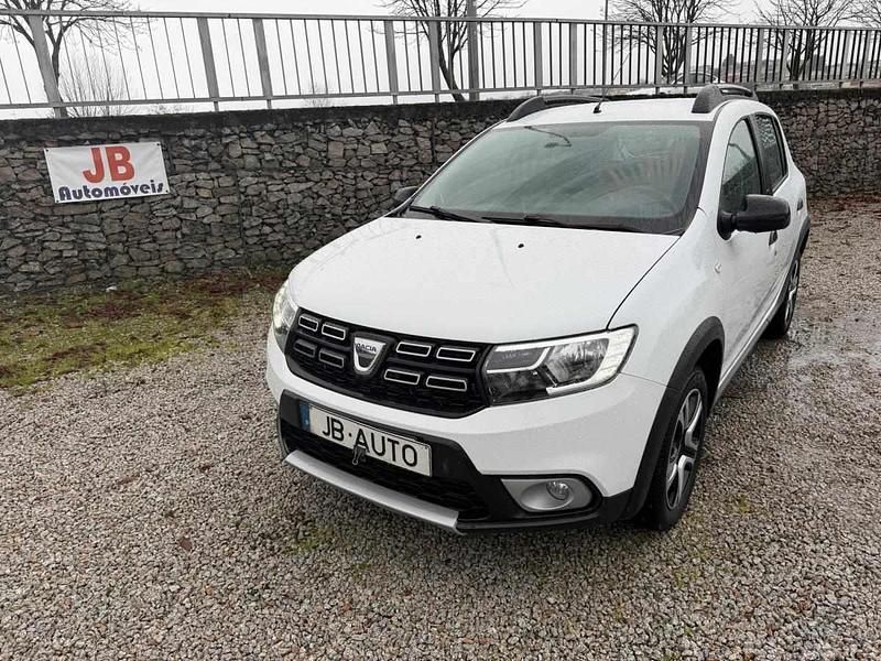 Usado Dacia Sandero Stepway 90 HP (66 kW) 2018 Branco SUV