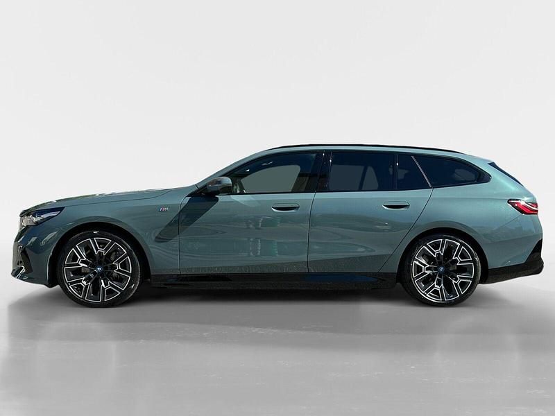 Usado BMW i5 250 kW (340 HP) 2024 Verde Coupé