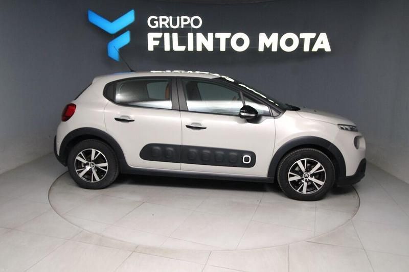 Cinza Usado 2017 Citroën C3 PureTech | € 13.490 (Preço elevado) - Imagem 1/4