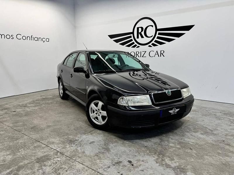 Preto Usado 2001 Skoda Octavia Elegance | € 1.950 - Imagem 1/4