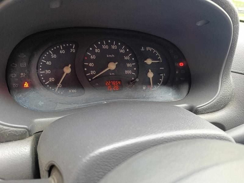 Usado Renault Clio II 58 HP (42 kW) 1999 Azul Citadino