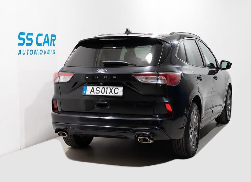 Usado Ford Kuga ST-Line 150 HP (110 kW) 2022 Preto SUV