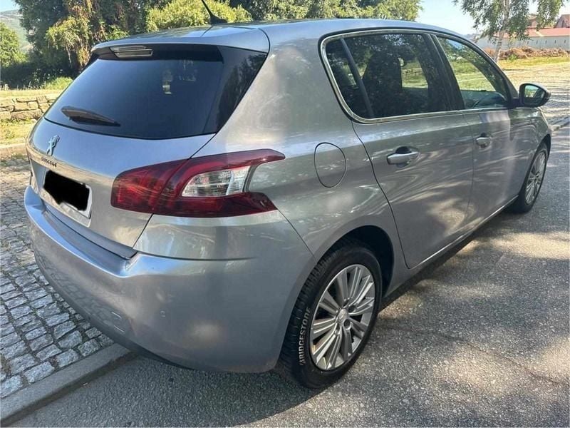 Usado Peugeot 308 120 HP (88 kW) 2015 Cinzento