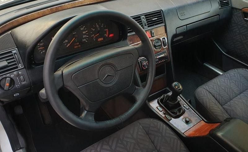 Usado Mercedes C250 150 HP (110 kW) 1997 Cinzento