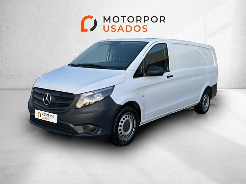 Branco Usado 2023 Mercedes Vito Sedan | € 29.500 - Imagem 1/4