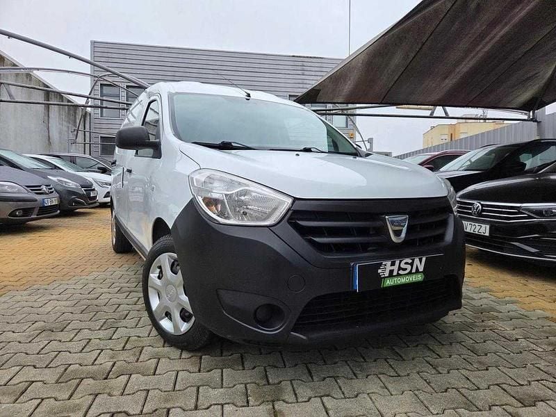 Usado Dacia Dokker Essentiel 90 HP (66 kW) 2015 Branco Monovolume