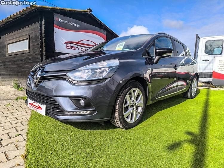Branco Usado 2021 Renault Clio V LIMITED Sedan | € 13.900 (Preço justo) - Imagem 1/1