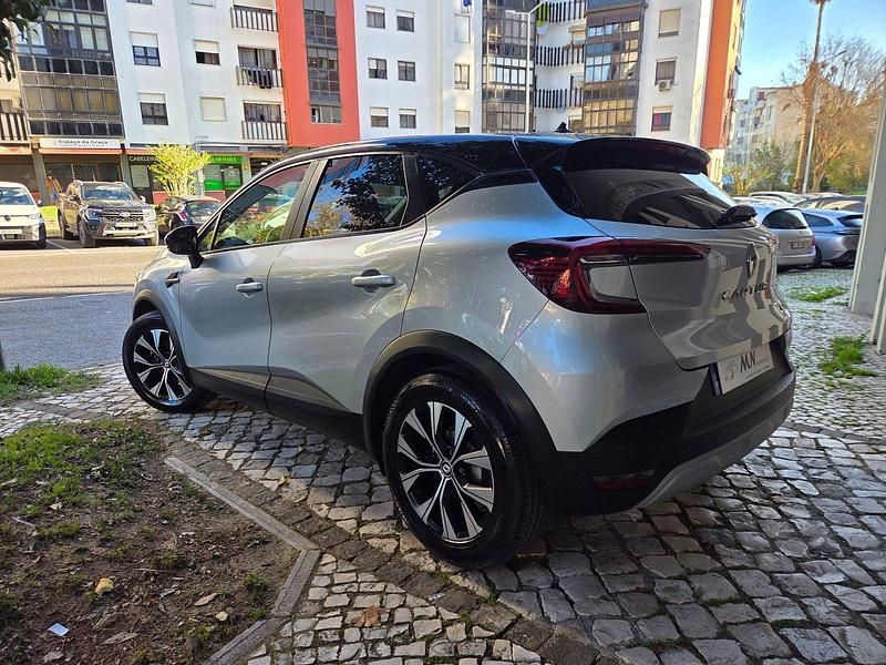 Usado Renault Captur Evolution 145 HP (106 kW) 2023 Cinza prata SUV