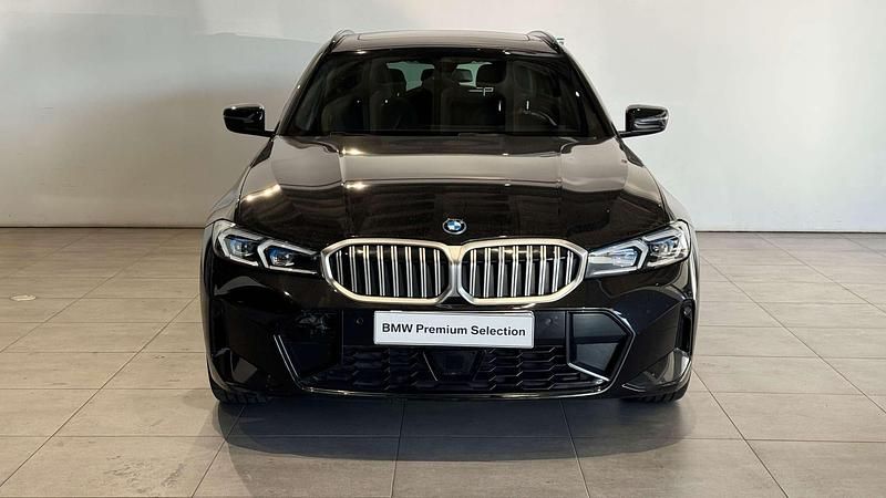 Usado BMW 330e Comfort Edition 292 HP (214 kW) 2023 Preto sapphire metalizada Carrinha