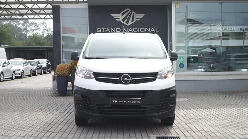 Usado Opel Vivaro Essentia 102 HP (75 kW) 2022 Branco Monovolume