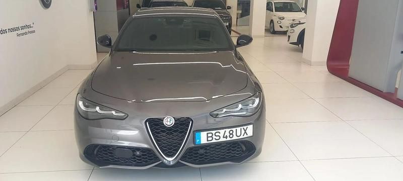 Cinza Usado 2025 Alfa Romeo Giulia Ti Sedan | € 52.500 - Imagem 1/4