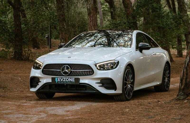 Branco Usado 2021 Mercedes E220 Coupé | € 63.990 - Imagem 1/4