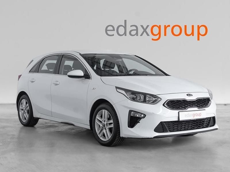 Branco Usado 2023 Kia Ceed Urban Citadino | € 12.990 (Preço justo) - Imagem 1/4