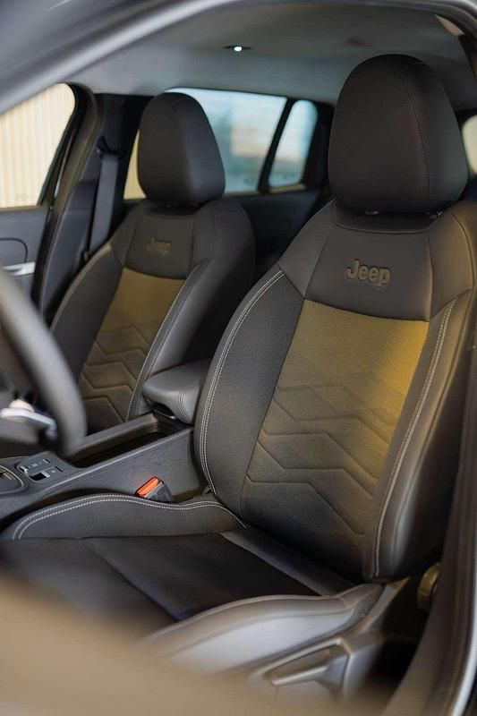 Usado Jeep Avenger EV 114 kW (156 HP) 2023 Cinzento SUV