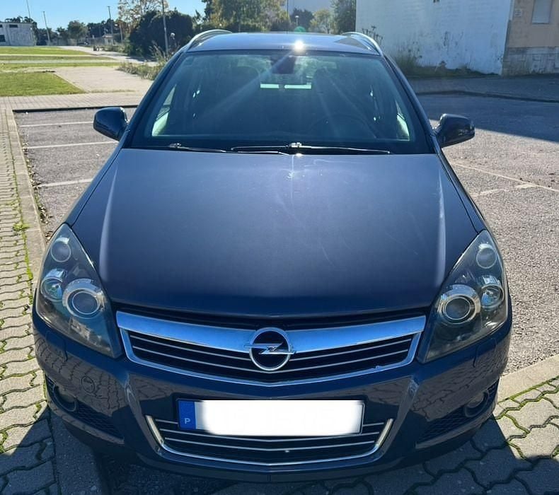 Usado 2010 Opel Astra Sedan | € 5.250 (Preço justo) - Imagem 1/4