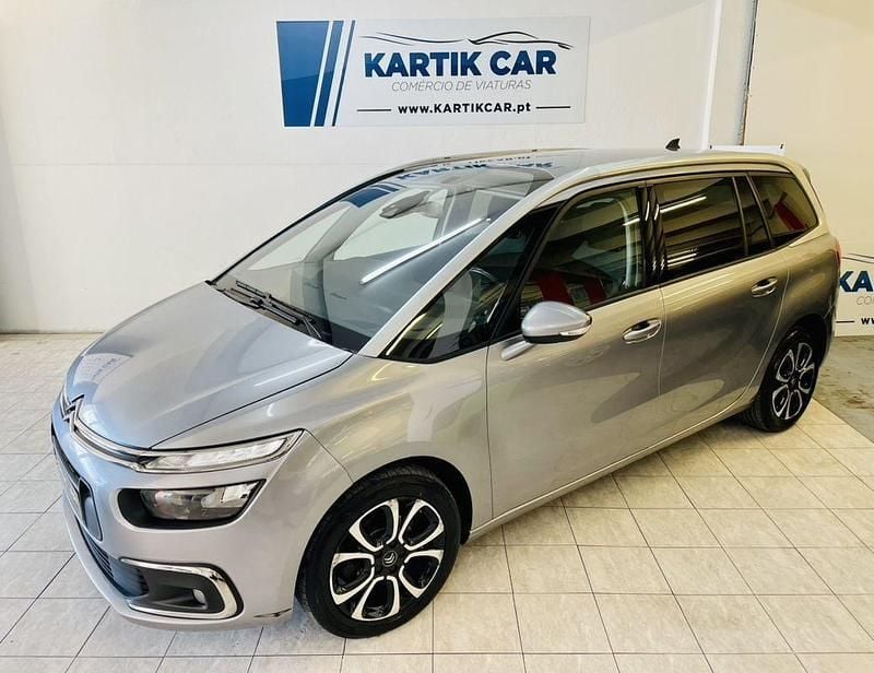 Cinzento Usado 2020 Citroën C4 Shine Monovolume | € 19.999 (Preço elevado) - Imagem 1/4