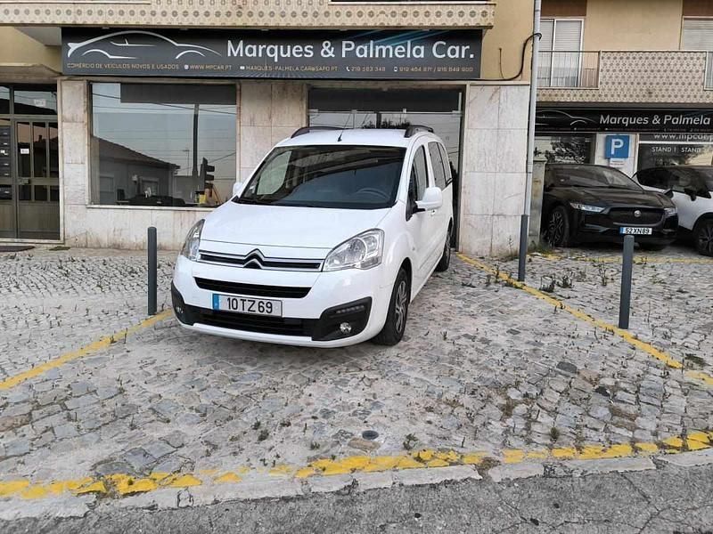 Branco Usado 2017 Citroën Berlingo Monovolume | € 17.497 - Imagem 1/4