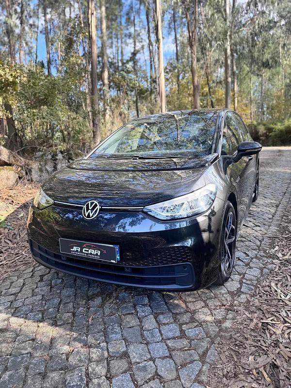 Cinza Usado 2022 VW ID.3 Pro Citadino | € 22.750 (Bom preço) - Imagem 1/4