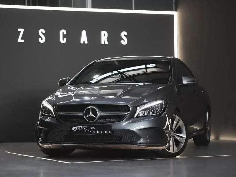 Usado Mercedes CLA180 Urban 109 HP (80 kW) 2017 Cinzento Sedan