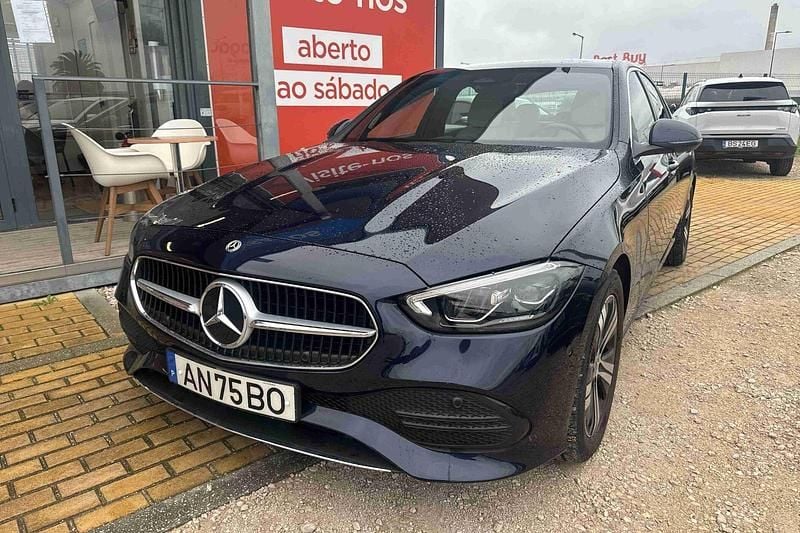 Azul Usado 2021 Mercedes C220 Avantgarde Sedan | € 40.990 (Caro) - Imagem 1/4