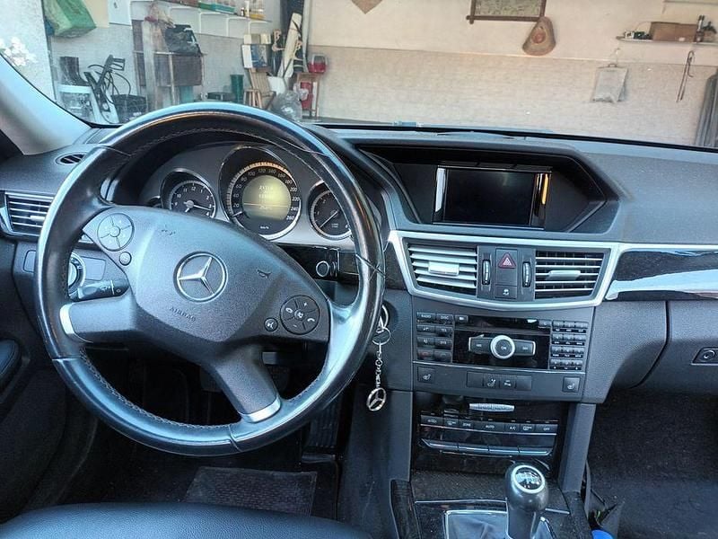 Usado Mercedes E250 Avantgarde 204 HP (150 kW) 2009 Sedan