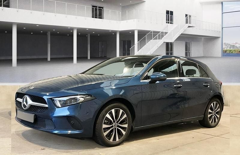 Azul Usado 2022 Mercedes A250 Style | € 26.500 (Bom preço) - Imagem 1/4