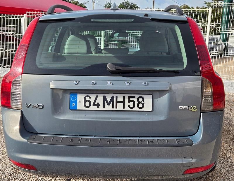 Usado Volvo V50 Summum 109 HP (80 kW) 2011 Cinza Carrinha