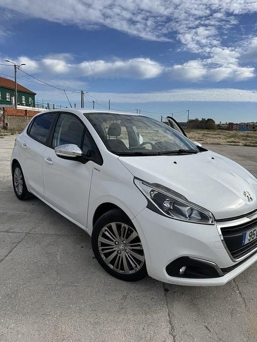 Usado 2018 Peugeot 208 Style Citadino | € 8.400 (Preço justo) - Imagem 1/4