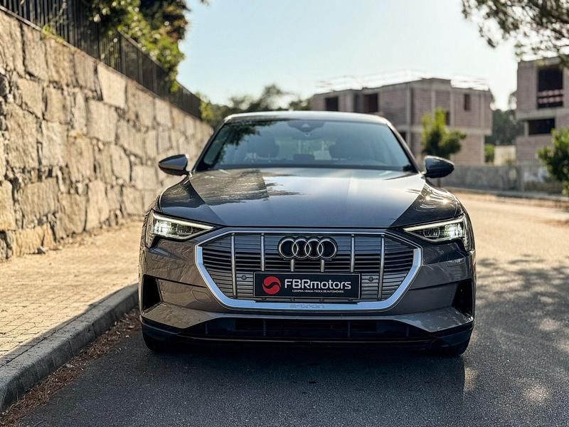 Cinzento Usado 2020 Audi e-tron Advanced SUV | € 29.990 (Super Preço) - Imagem 1/4