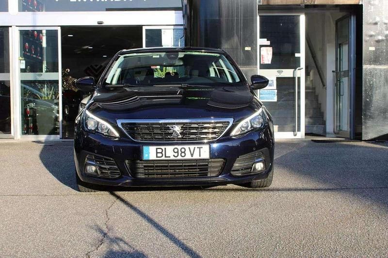 Usado Peugeot 308 SW Active 102 HP (75 kW) 2019 Azul Carrinha