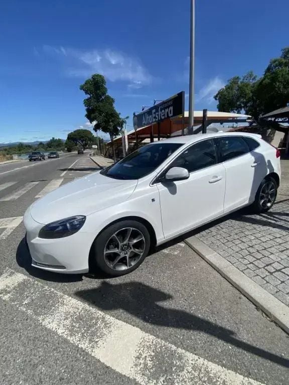 Branco Usado 2015 Volvo V40 Ocean Race Carrinha | € 18.900 (Preço elevado) - Imagem 1/4