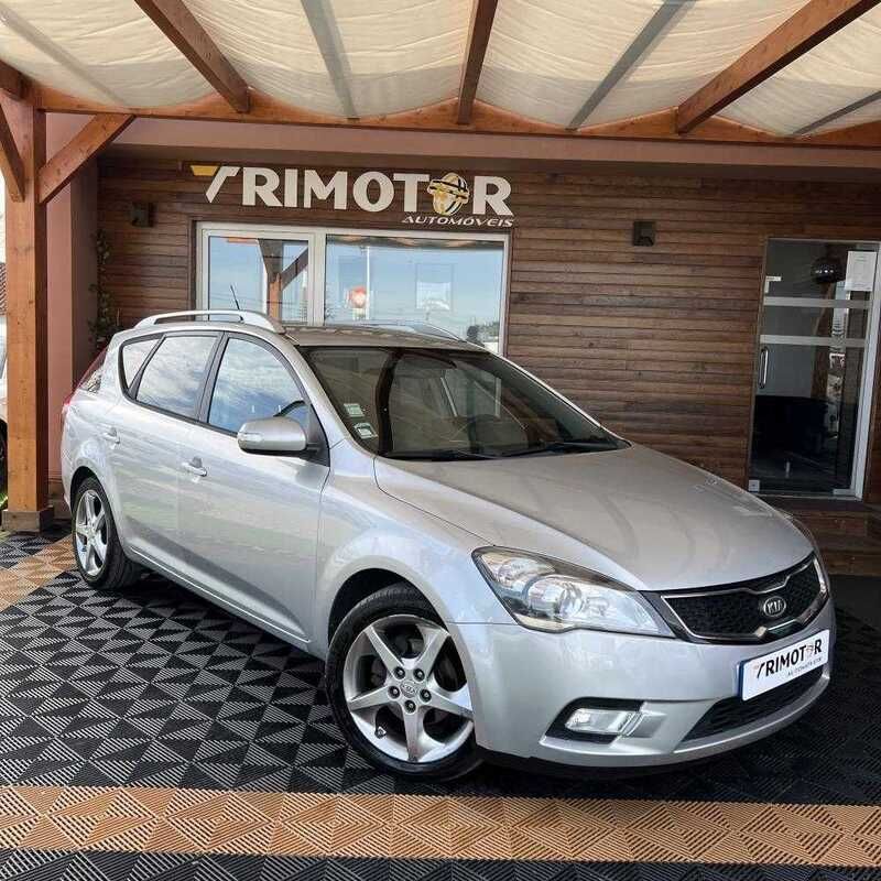Cinzento Usado 2011 Kia Ceed Sportswagon Carrinha | € 7.900 (Preço justo) - Imagem 1/4