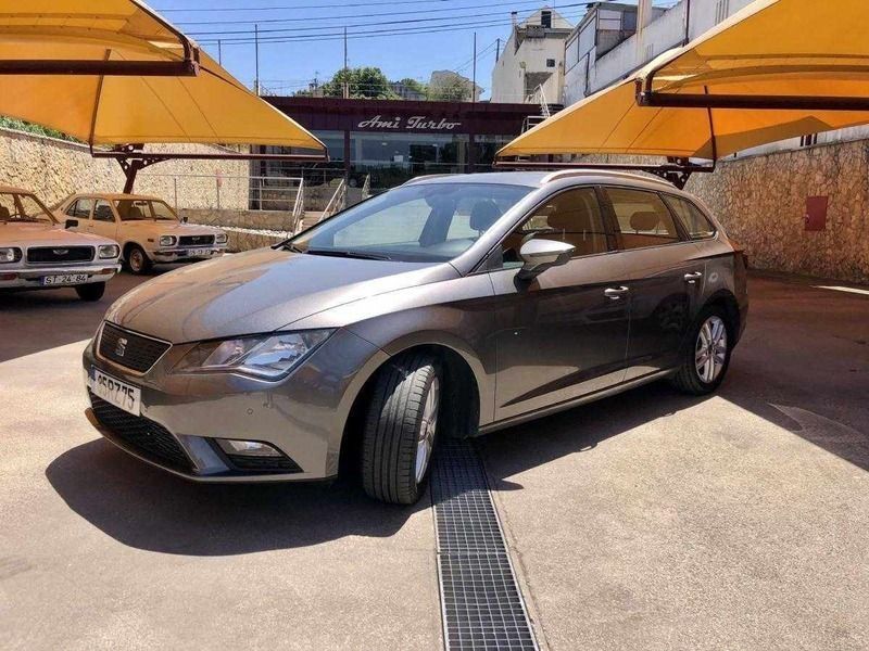 Usado Seat Leon ST Ecomotive 110 HP (80 kW) 2016 Cinza antracite Carrinha